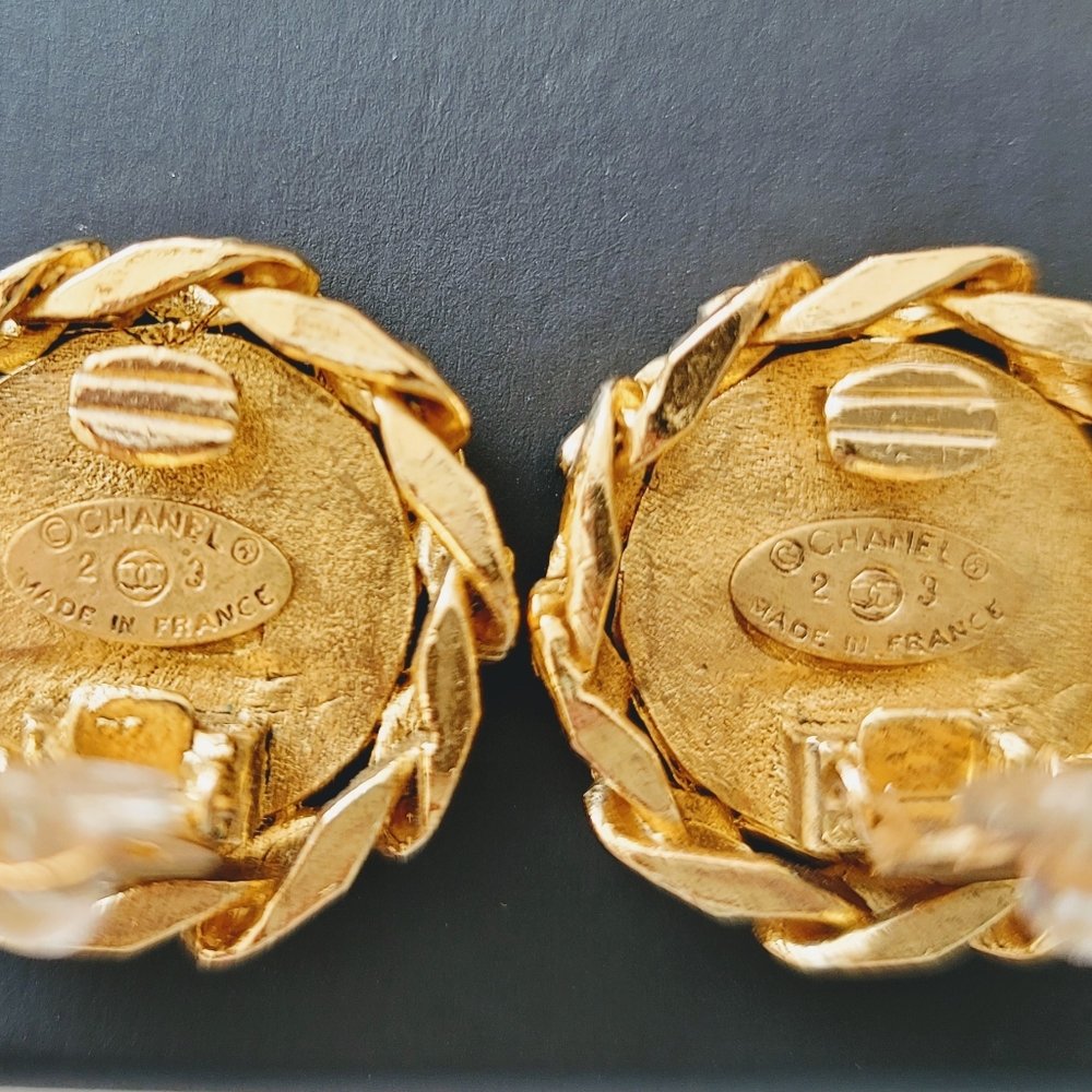 Authentic CHANEL earrings - Picture 2 of 2